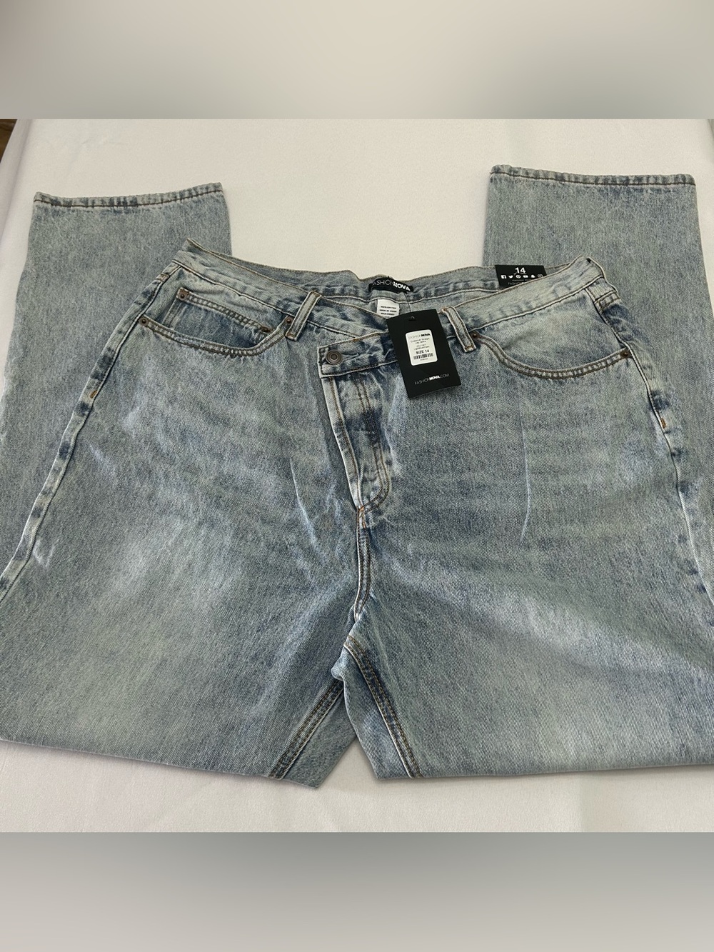 Fashion Nova Women Light Wash Straight Leg Jeans